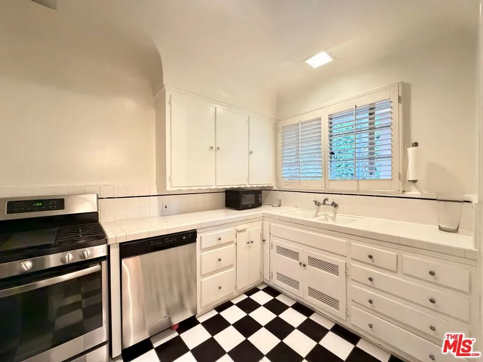 8472 Fountain Avenue West Hollywood, CA 90069