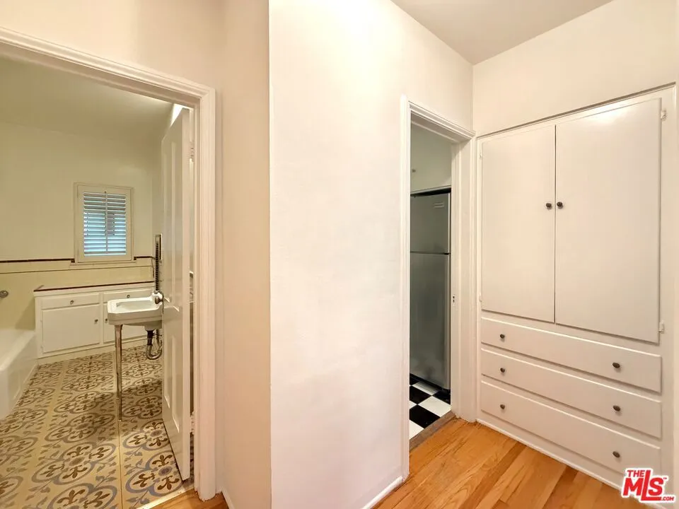 8472 Fountain Avenue West Hollywood, CA 90069