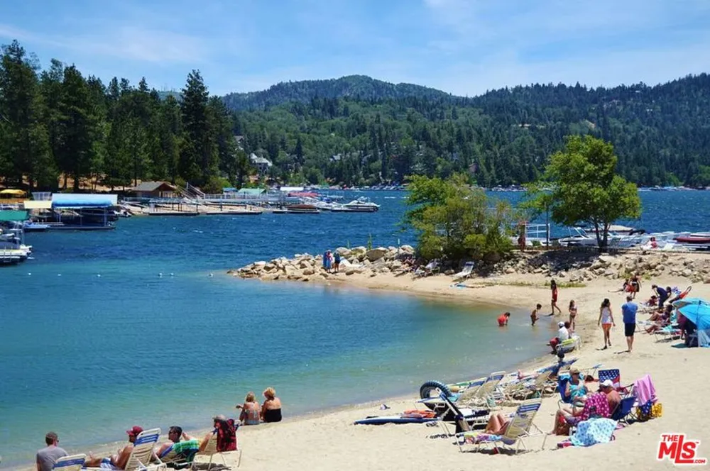 1327 Evergreen Lane Lake Arrowhead, CA 92352