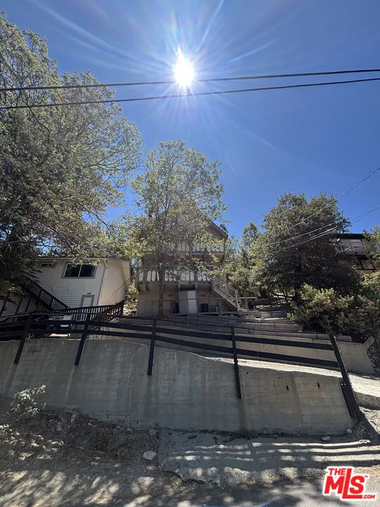 1327 Evergreen Lane Lake Arrowhead, CA 92352