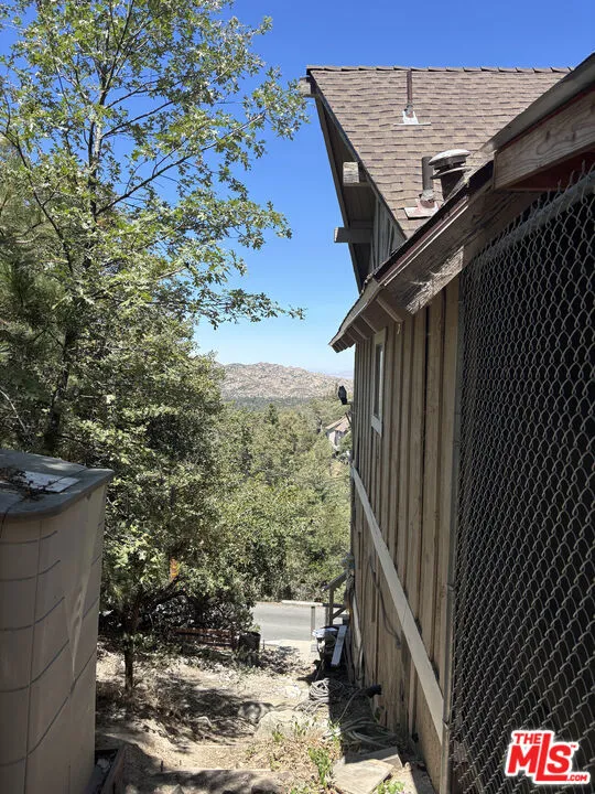 1327 Evergreen Lane Lake Arrowhead, CA 92352