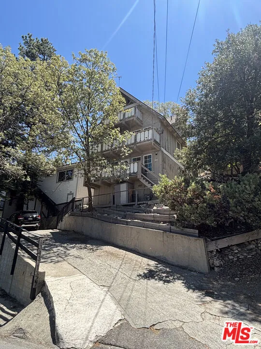 1327 Evergreen Lane Lake Arrowhead, CA 92352