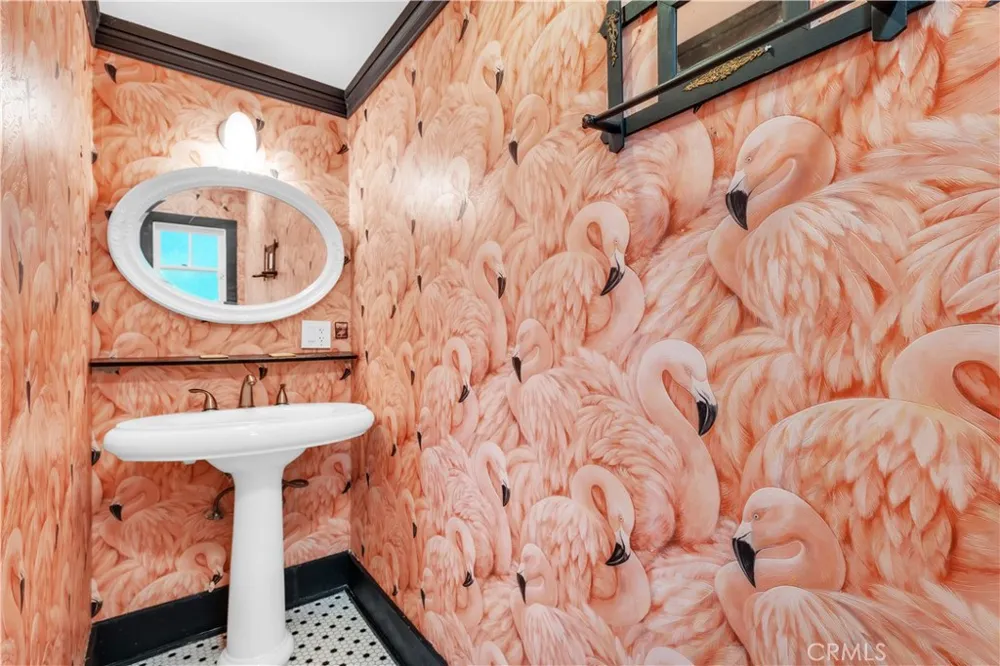 2275 Vasanta Los Angeles, CA 90068