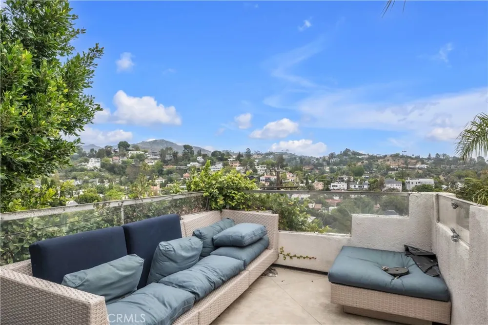 2275 Vasanta Los Angeles, CA 90068