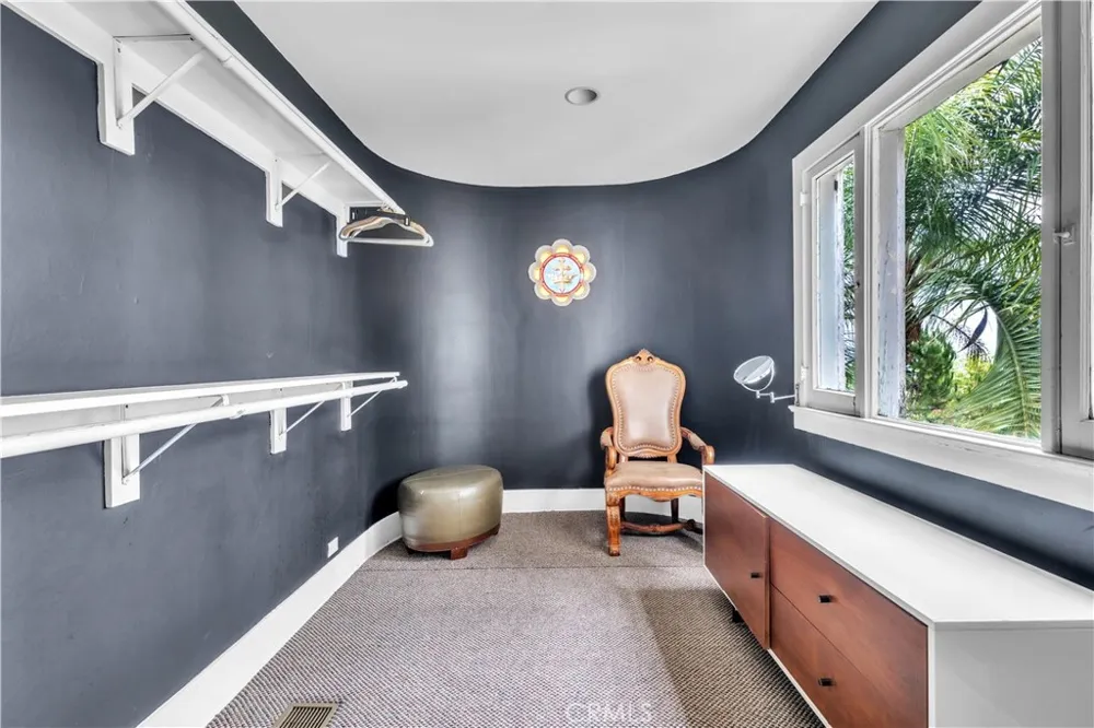 2275 Vasanta Los Angeles, CA 90068