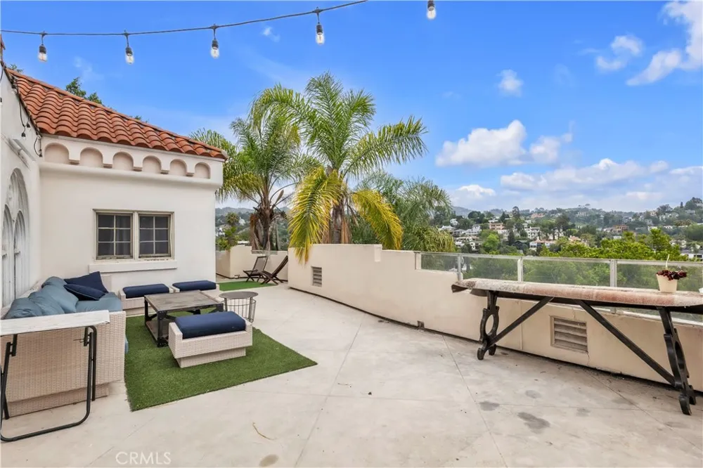 2275 Vasanta Los Angeles, CA 90068