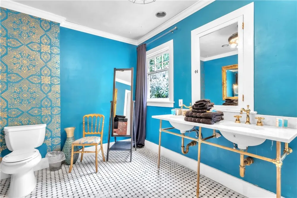 2275 Vasanta Los Angeles, CA 90068