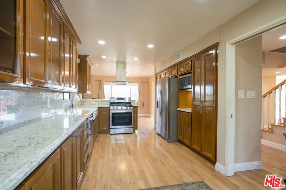 4245 Alhama Drive Woodland Hills, CA 91364