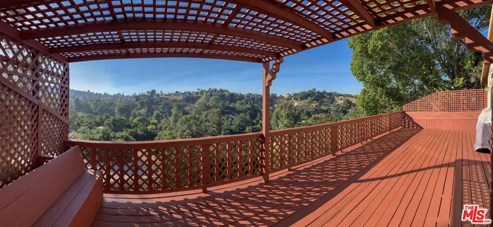 4245 Alhama Drive Woodland Hills, CA 91364
