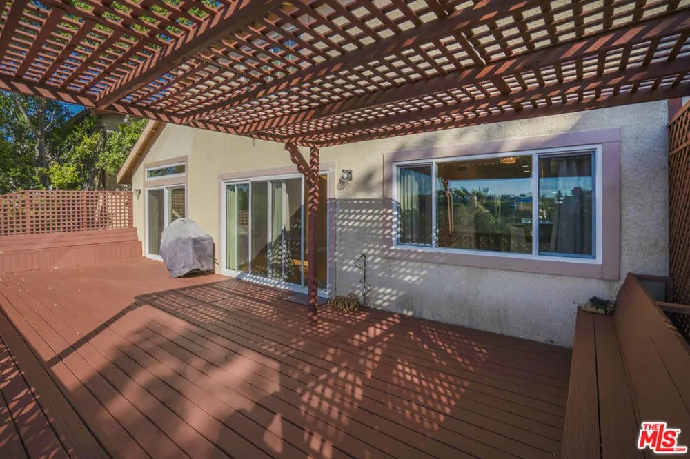 4245 Alhama Drive Woodland Hills, CA 91364