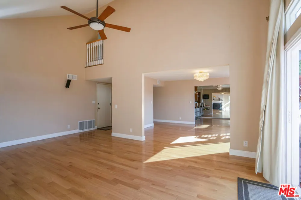 4245 Alhama Drive Woodland Hills, CA 91364