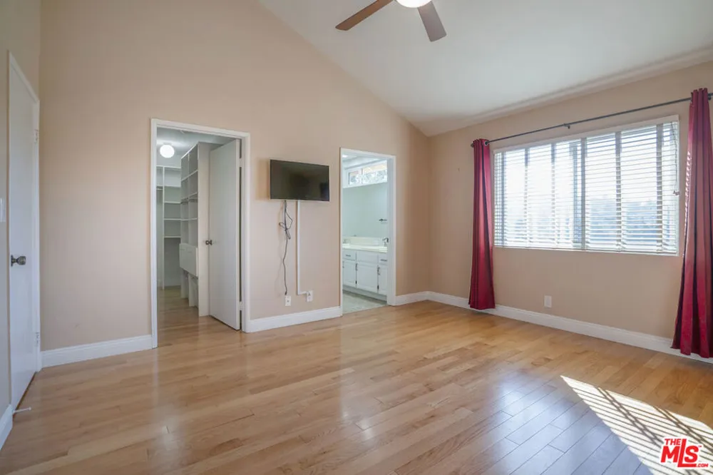 4245 Alhama Drive Woodland Hills, CA 91364