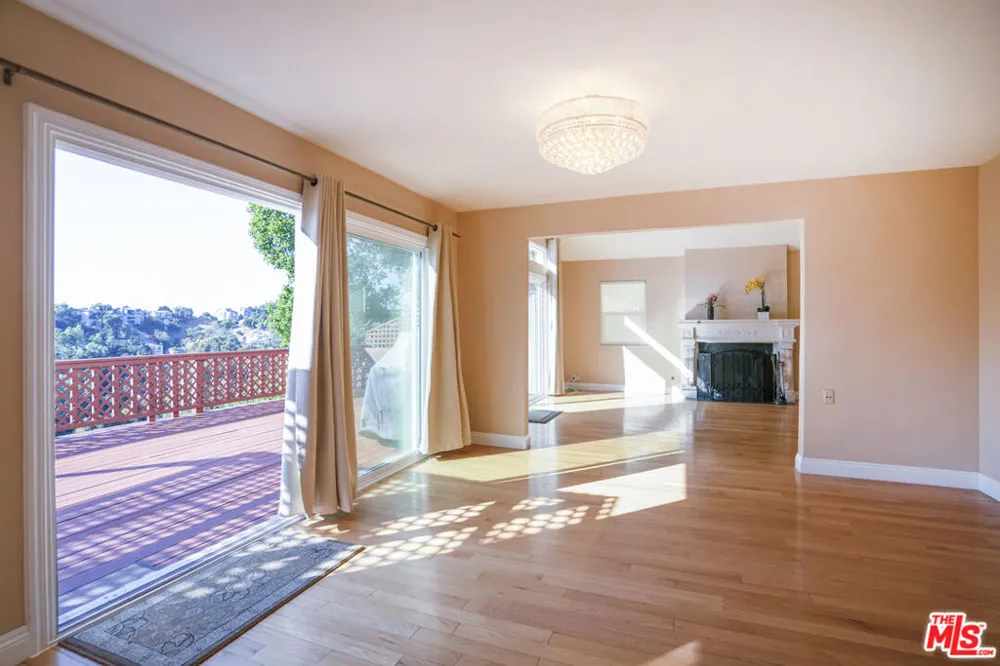 4245 Alhama Drive Woodland Hills, CA 91364