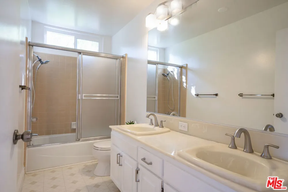 4245 Alhama Drive Woodland Hills, CA 91364