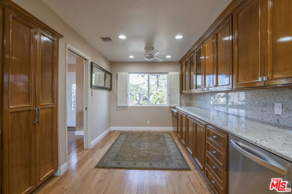 4245 Alhama Drive Woodland Hills, CA 91364
