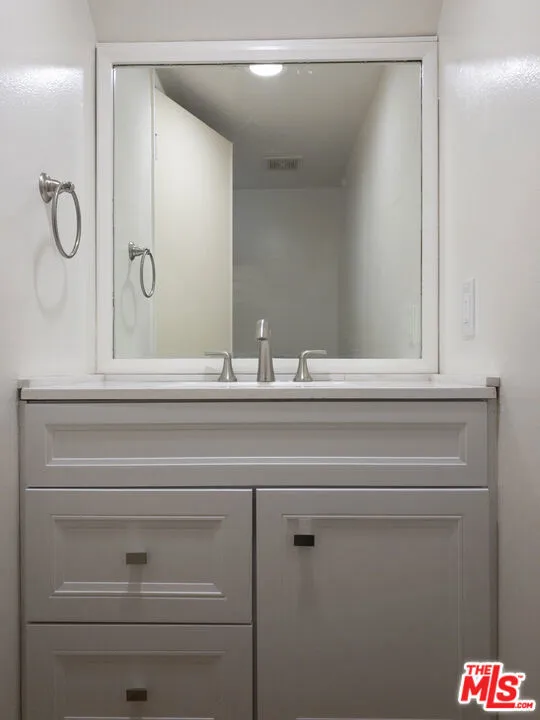 4245 Alhama Drive Woodland Hills, CA 91364