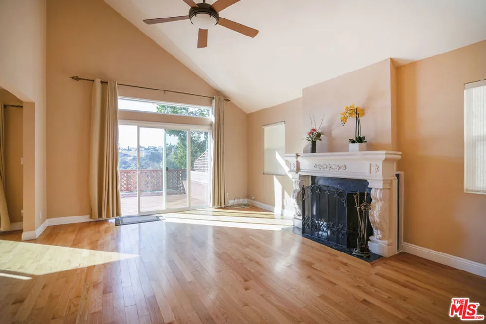 4245 Alhama Drive Woodland Hills, CA 91364