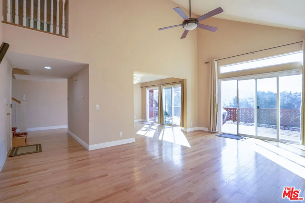 4245 Alhama Drive Woodland Hills, CA 91364
