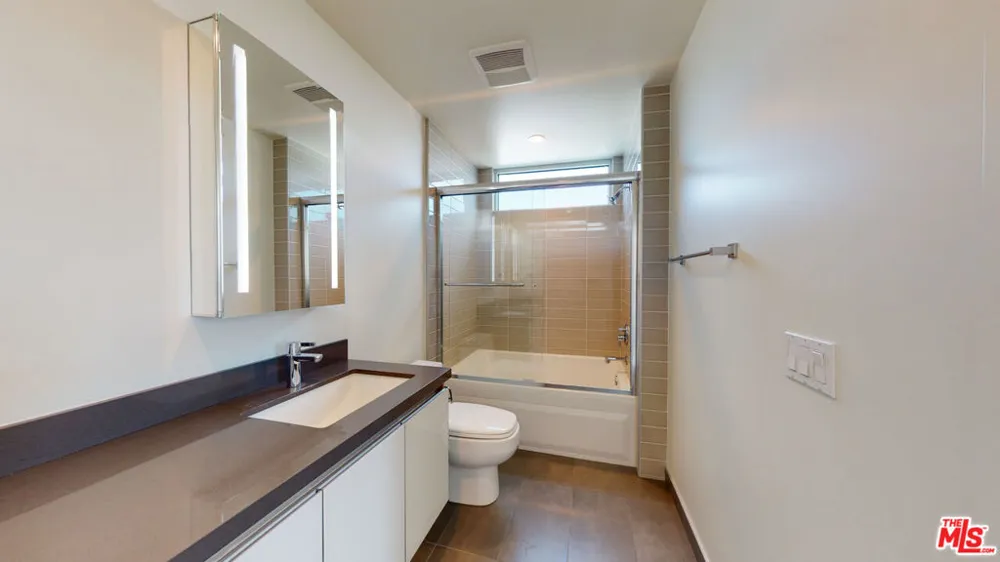 938 S Orange Grove Avenue #203 Los Angeles, CA 90036