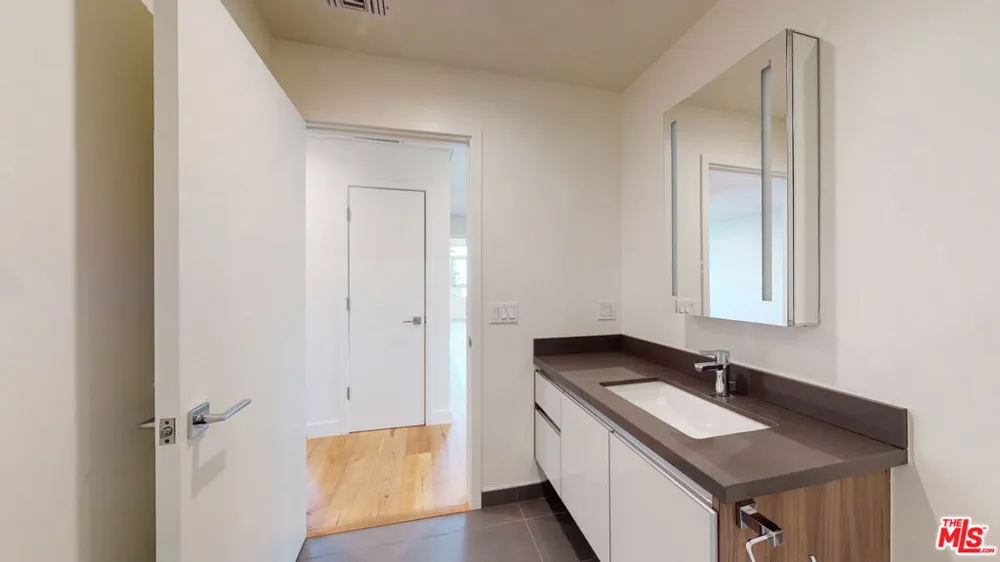 938 S Orange Grove Avenue #203 Los Angeles, CA 90036