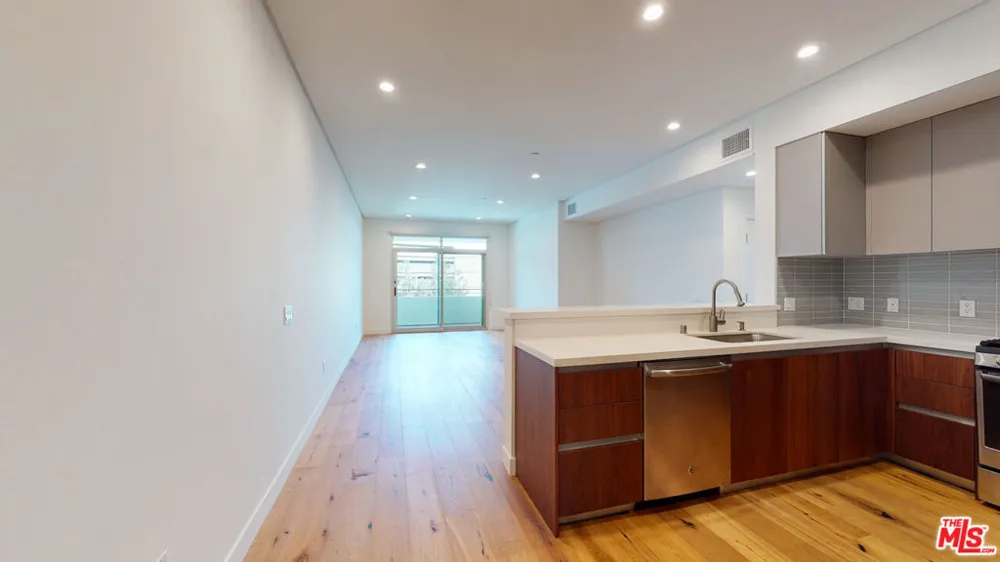 938 S Orange Grove Avenue #203 Los Angeles, CA 90036