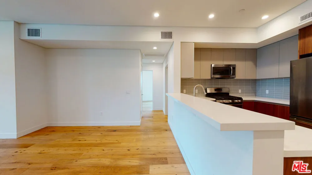 938 S Orange Grove Avenue #203 Los Angeles, CA 90036