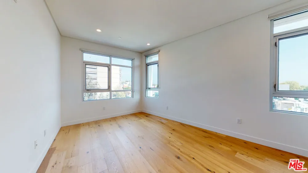 938 S Orange Grove Avenue #203 Los Angeles, CA 90036