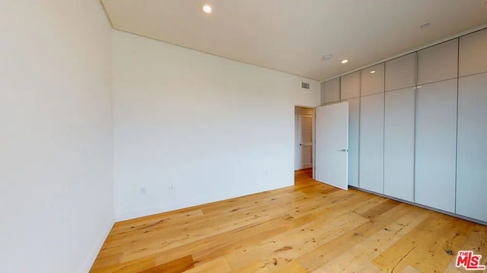 938 S Orange Grove Avenue #203 Los Angeles, CA 90036