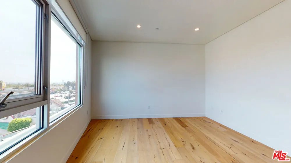 938 S Orange Grove Avenue #203 Los Angeles, CA 90036