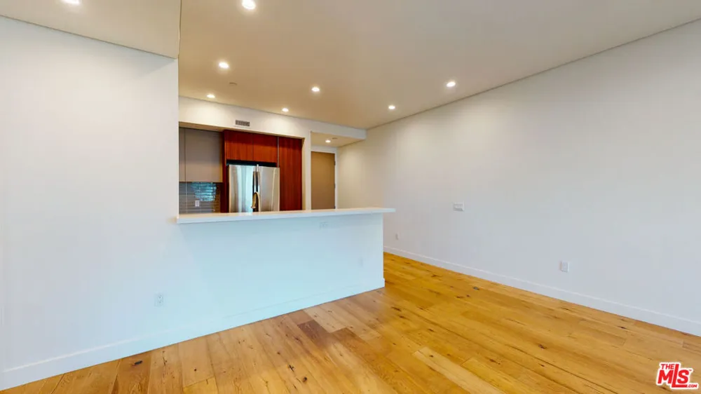 938 S Orange Grove Avenue #203 Los Angeles, CA 90036