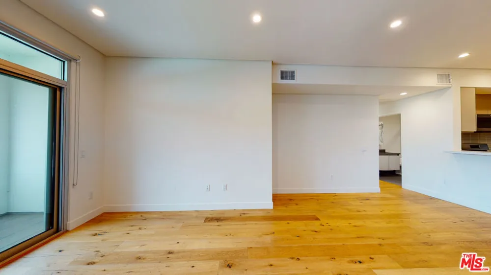 938 S Orange Grove Avenue #203 Los Angeles, CA 90036