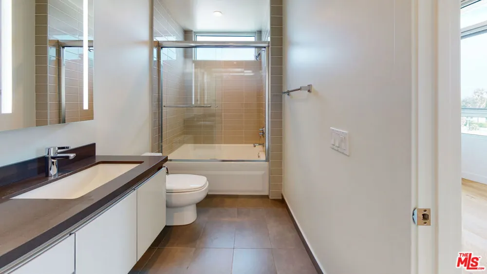 938 S Orange Grove Avenue #203 Los Angeles, CA 90036