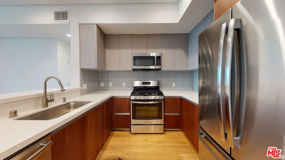 938 S Orange Grove Avenue #203 Los Angeles, CA 90036