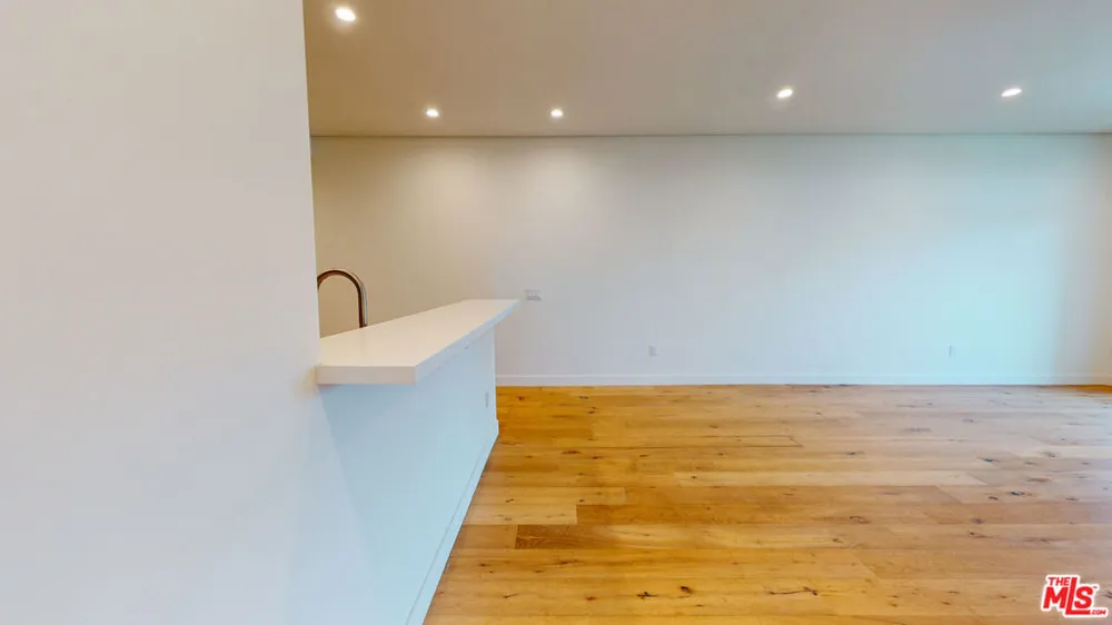 938 S Orange Grove Avenue #203 Los Angeles, CA 90036