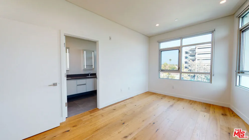 938 S Orange Grove Avenue #203 Los Angeles, CA 90036