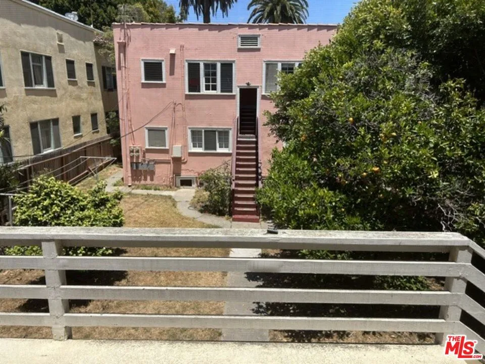 1044 2nd Street #B Santa Monica, CA 90403