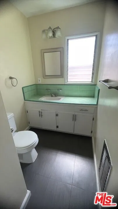 1044 2nd Street #B Santa Monica, CA 90403