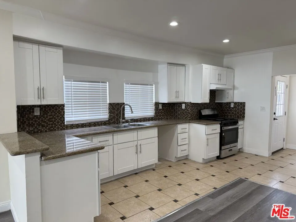 1026 E 42nd Street Los Angeles, CA 90011