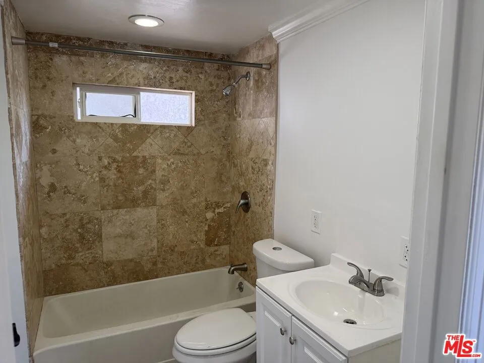 1026 E 42nd Street Los Angeles, CA 90011