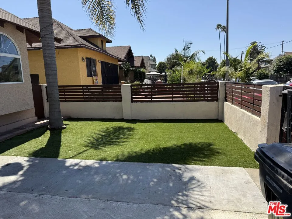 1026 E 42nd Street Los Angeles, CA 90011