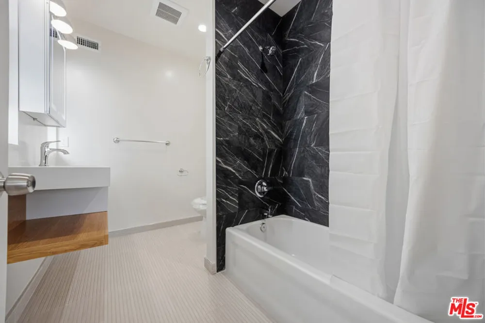 3015 Stocker Place Los Angeles, CA 90008