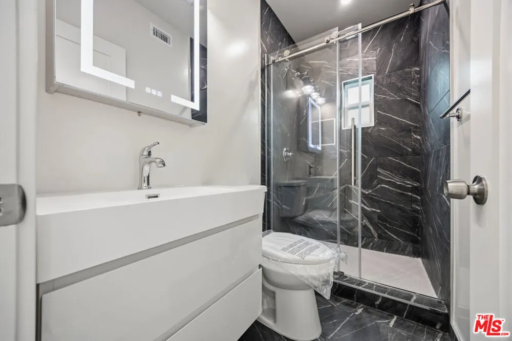 3015 Stocker Place Los Angeles, CA 90008
