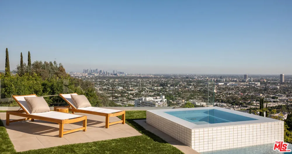 8515 Hedges Way Los Angeles, CA 90069