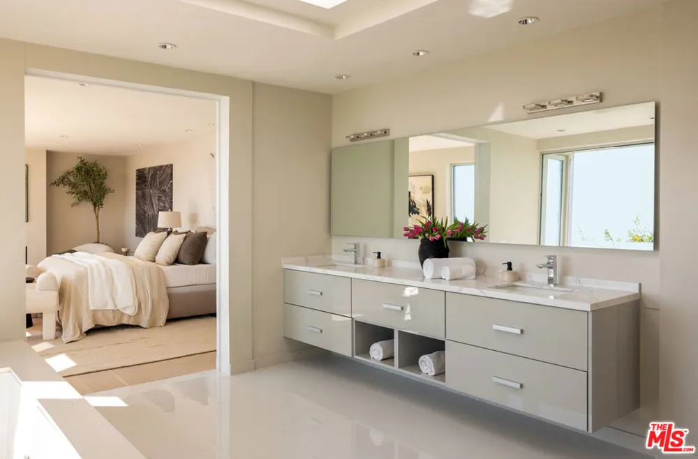 8515 Hedges Way Los Angeles, CA 90069
