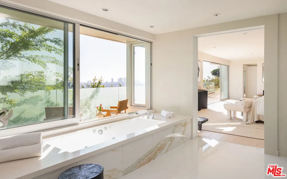 8515 Hedges Way Los Angeles, CA 90069