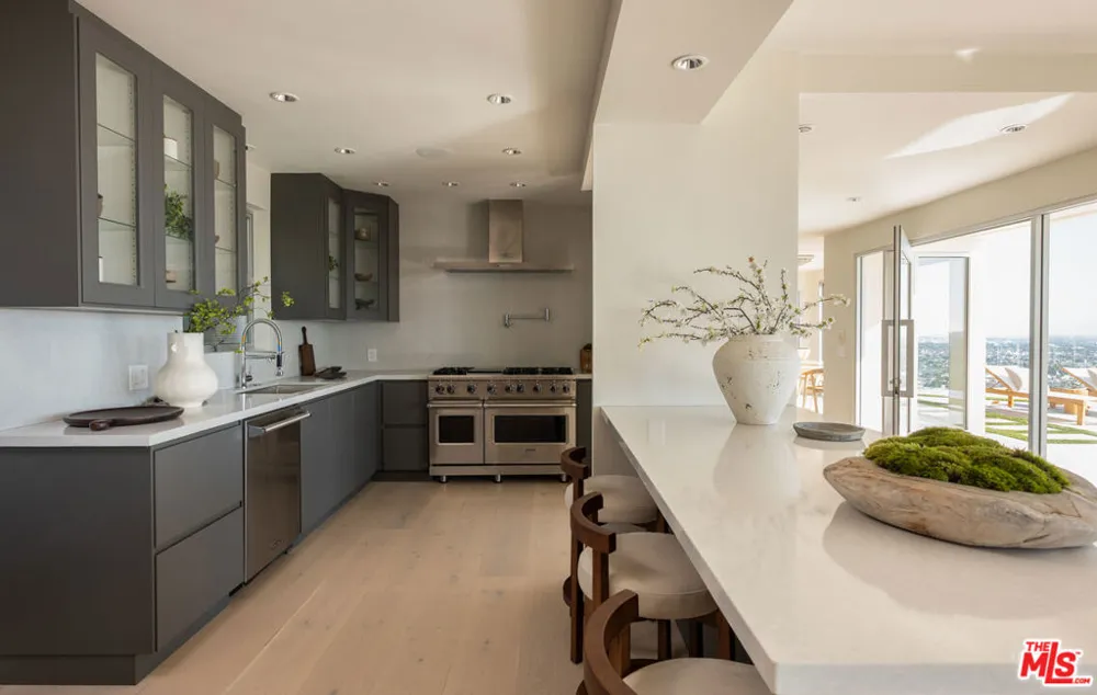 8515 Hedges Way Los Angeles, CA 90069
