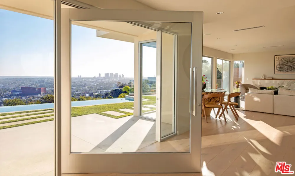 8515 Hedges Way Los Angeles, CA 90069