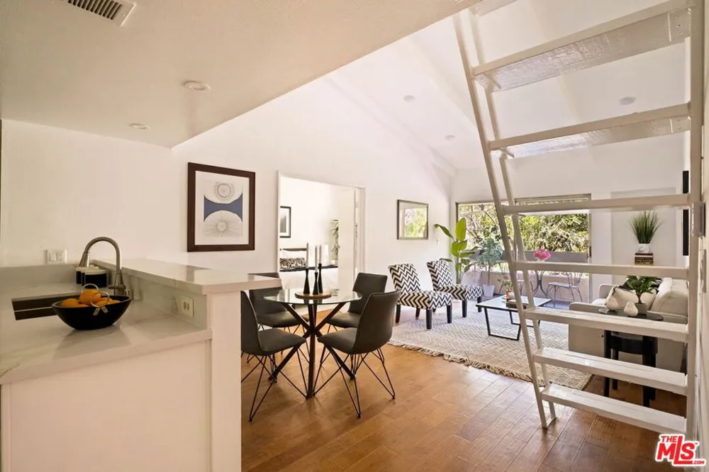 2700 Cahuenga Boulevard #4303 Los Angeles, CA 90068