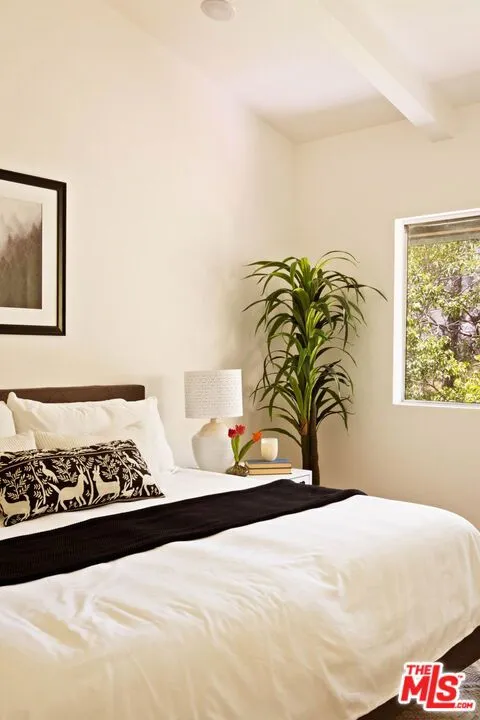 2700 Cahuenga Boulevard #4303 Los Angeles, CA 90068