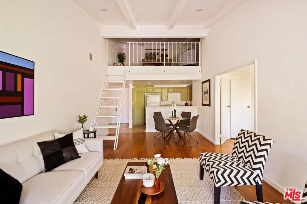 2700 Cahuenga Boulevard #4303 Los Angeles, CA 90068